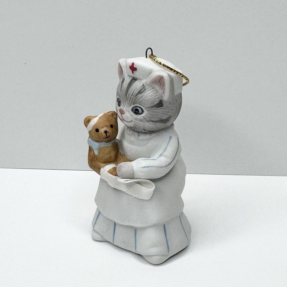 1989 Schmid Kitty Cucumber Christmas Ornament Nurse Cat Teddy Bear Figurine - Picture 3 of 6